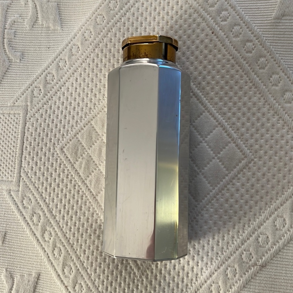 VINTAGE YARDLEY OF LONDON INVISIBLE TALC SILVER TIN SHAKER FILLED WITH TALC - Picture 2 of 3